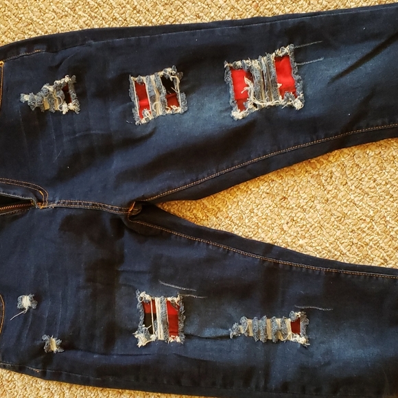 NWT Distressed skinny jean - Picture 3 of 5